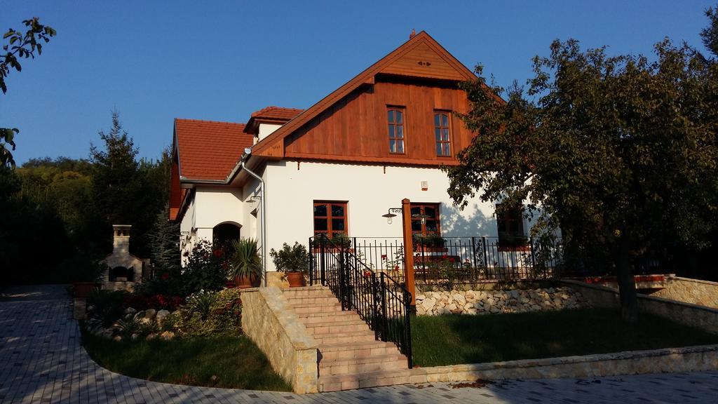 Madarasz Vendeghaz Hotel Nyul Exterior photo